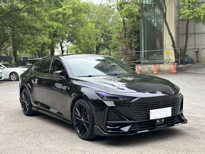 Changan UNI-V 2023 1.5 T — фото 3