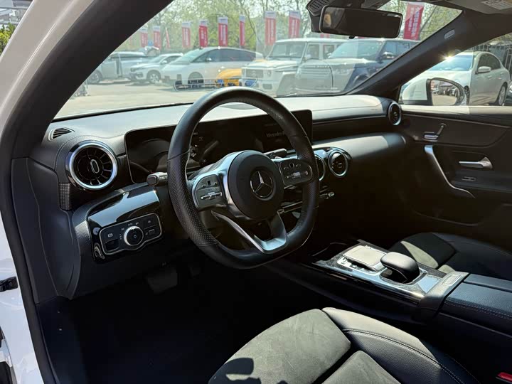 Mercedes-Benz A-Class 2019 A 200 L — фото 9