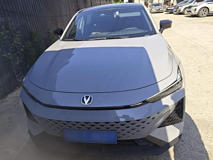 Changan UNI-V 2024 1.5 T Premium — фото 3