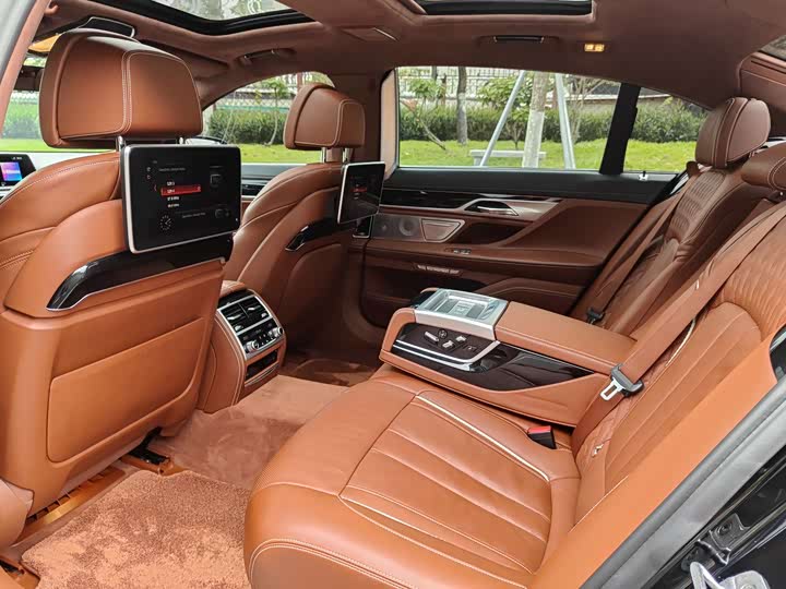 BMW 7-Series 2018 750 Li x Drive M — фото 10