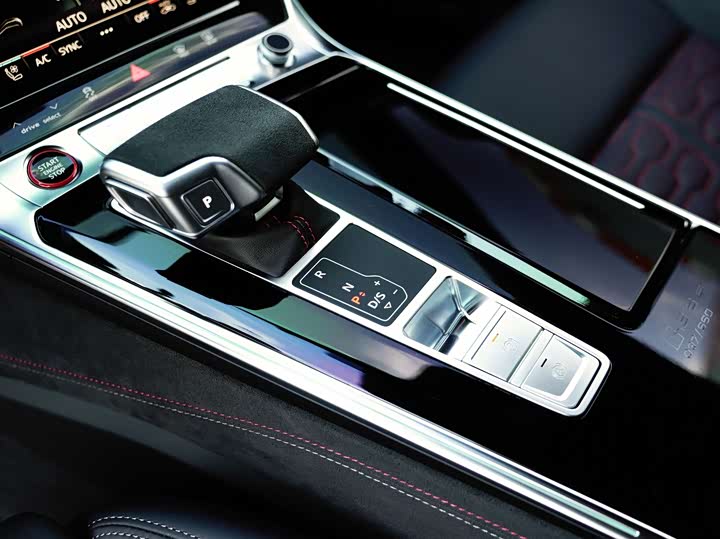 Audi RS 6 2025 RS 6 Avant GT — фото 11