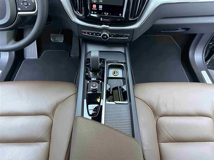 Volvo XC60 2022 B 5 4 WD — фото 14