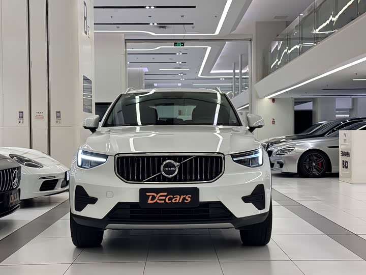 Volvo XC40 2025 B 4 WD — фото 2