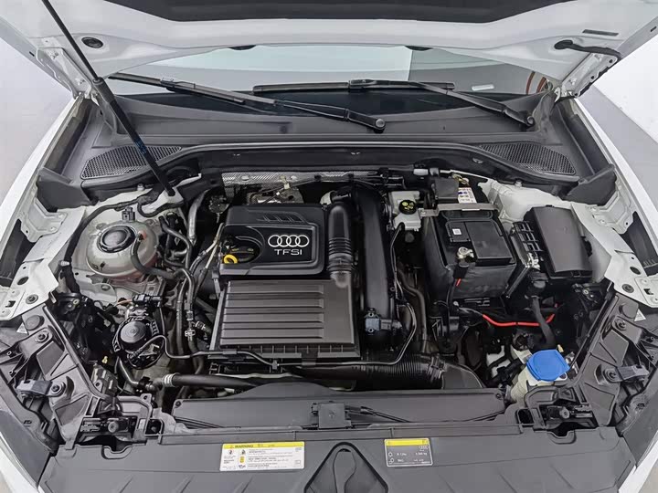 Audi Q2L 2020 35 TFSI — фото 6