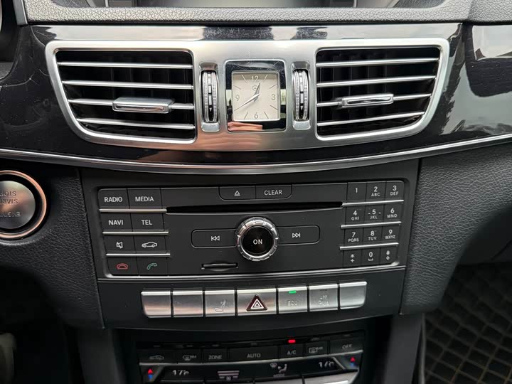 Mercedes-Benz E-Class 2015 E 260 L Sport — фото 10