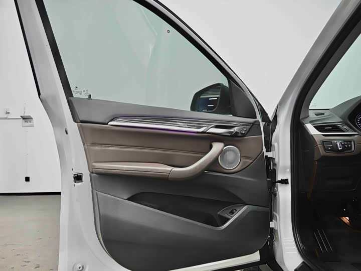 BMW X1 2022 x Drive 25 Li — фото 24