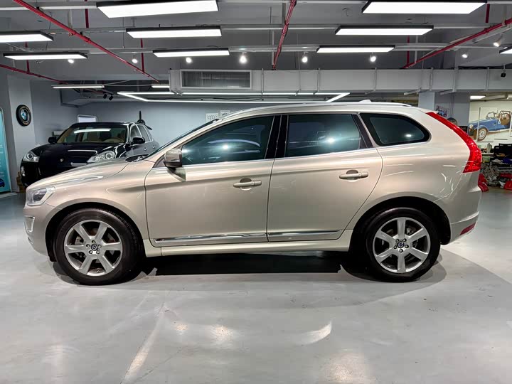 Volvo XC60 2015 T 5 AWD — фото 4