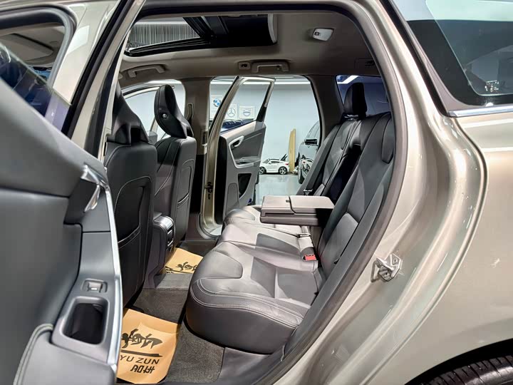 Volvo XC60 2015 T 5 AWD — фото 9