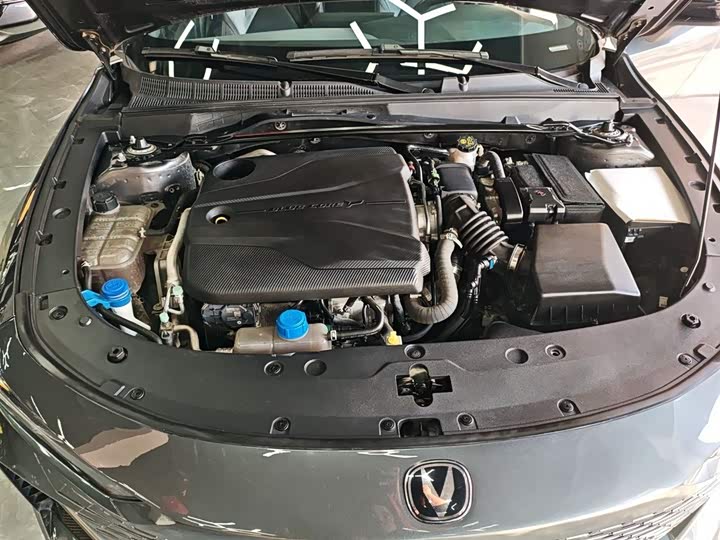 Changan UNI-V 2023 1.5 T Premium — фото 20