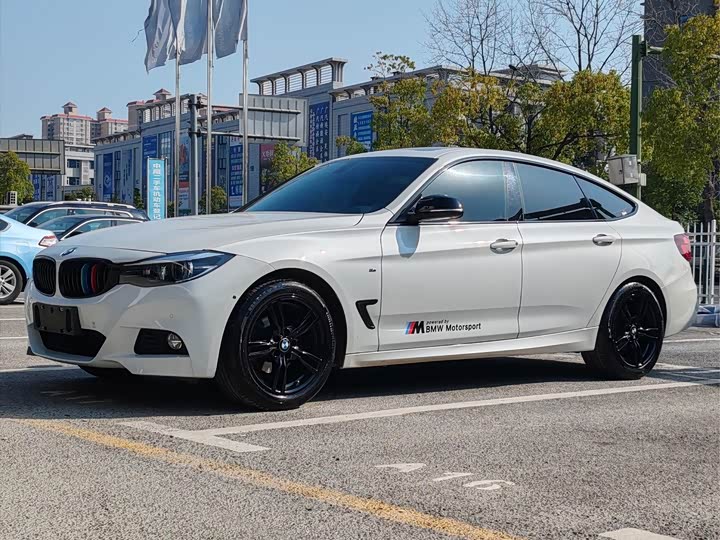 BMW 3-Series 2019 320i M — фото 1