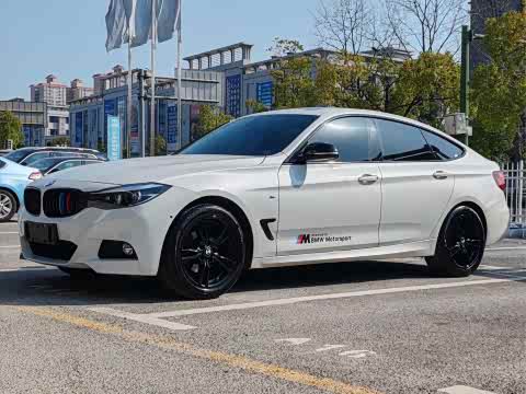 BMW 3-Series 2019 320i M — фото 16