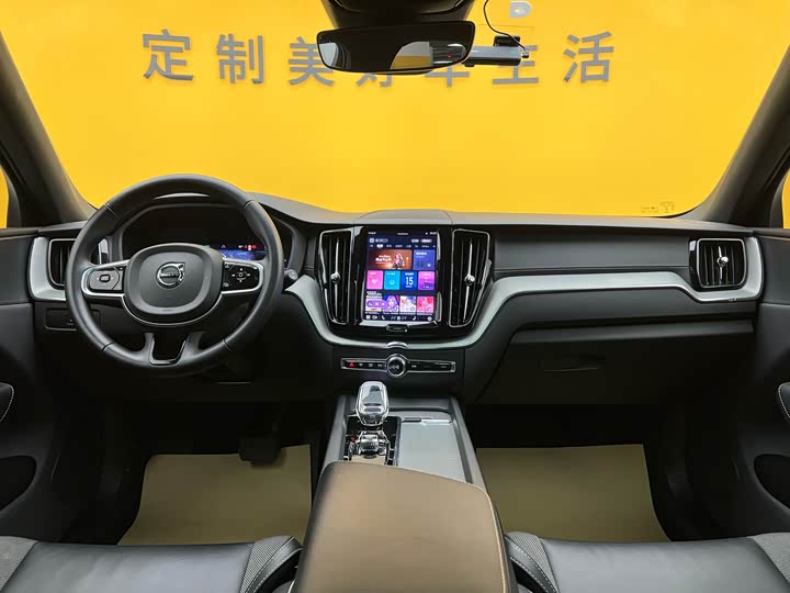 Volvo XC60 2023 B 5 4 WD — фото 13