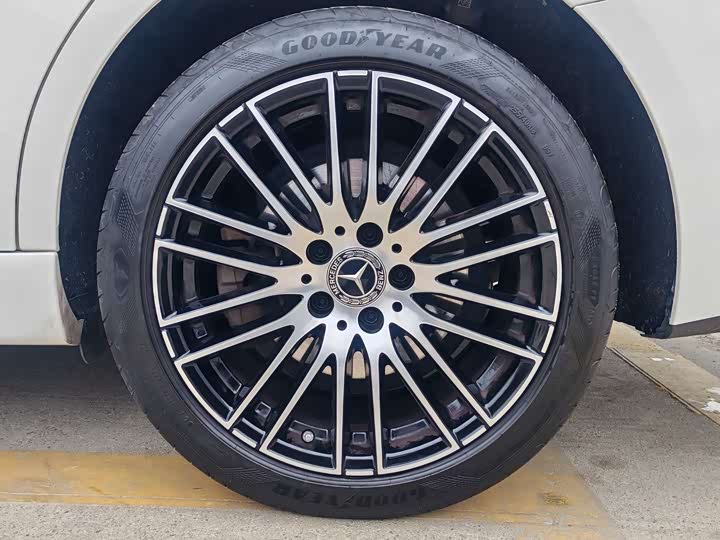 Mercedes-Benz C-Class 2024 C 260 L — фото 13