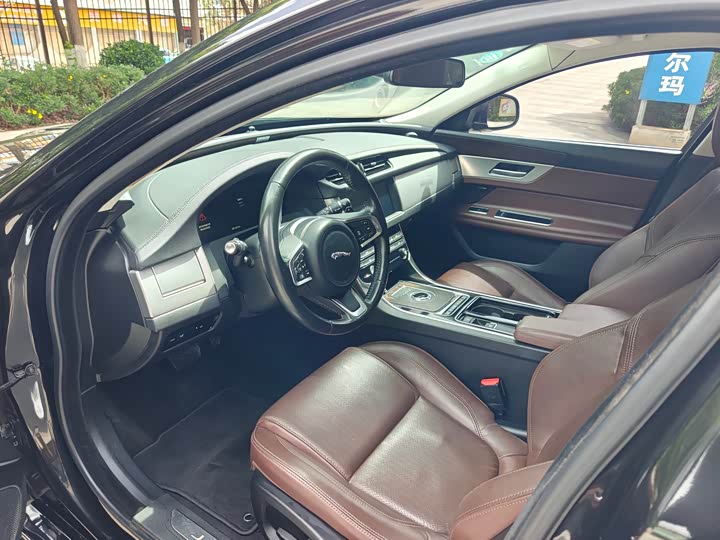 Jaguar XFL 2019 XFL 2.0 T 250 PS 2 WD — фото 5