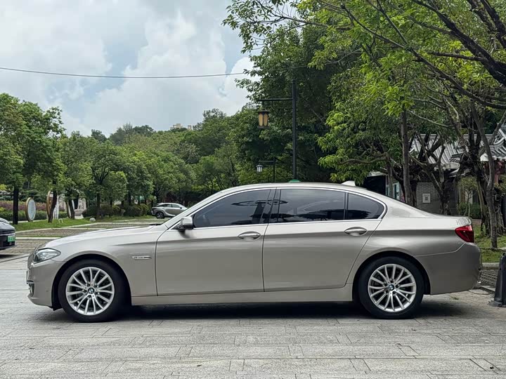 BMW 5 Series 525Li — фото 18