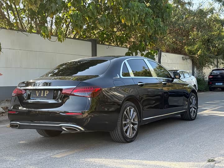 Mercedes-Benz E-Class 2017 E 300 L Luxury — фото 9