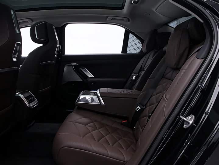 BMW 7-Series 2026 740 Li Leading M — фото 14