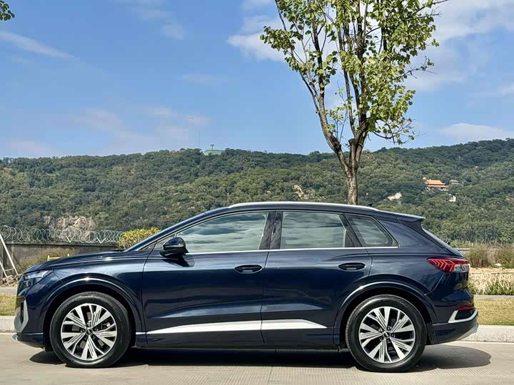 Audi Q4 e-tron 2022 40 e-tron — фото 4
