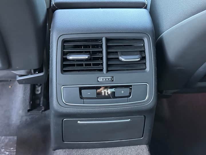 Audi A4L 2024 40 TFSI quattro RS — фото 14