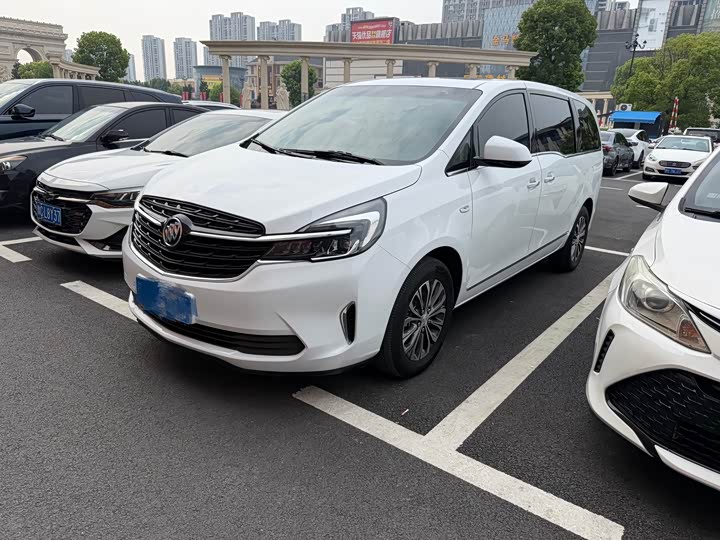 Buick GL 8 2022 652 T Luxury