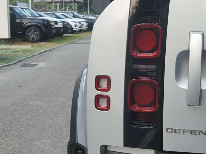 Land Rover Defender — фото 10