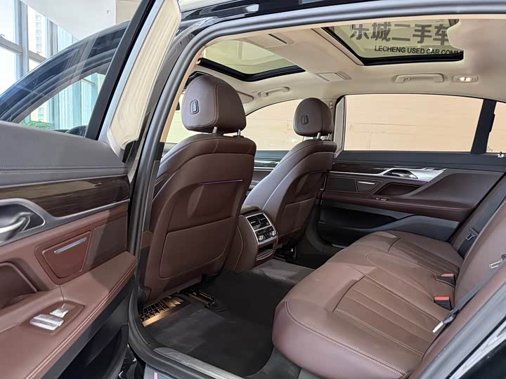 BMW 7 Series 730Li продвинутая — фото 6