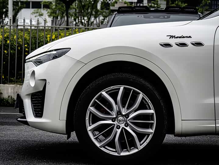 Maserati Levante 2022 3.0 T Modena — фото 11