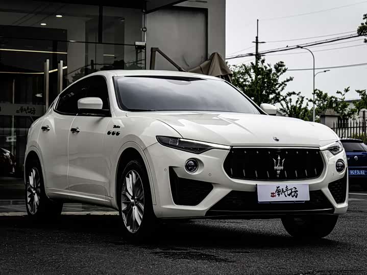 Maserati Levante 2022 3.0 T Modena — фото 2