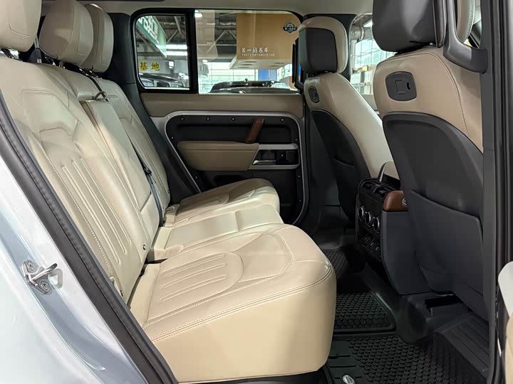 Land Rover Defender — фото 10