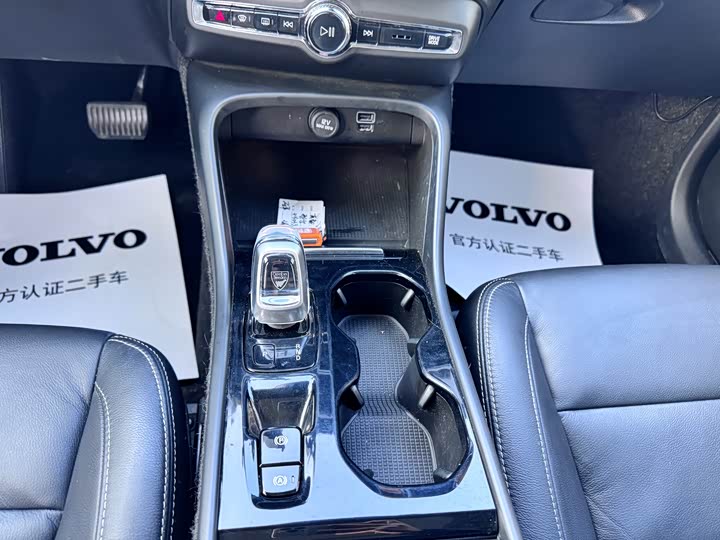 Volvo XC40 2021 T 4 WD — фото 10