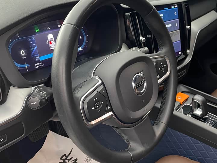 Volvo XC60 2023 B 5 4 WD — фото 28