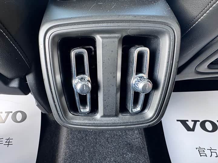 Volvo XC40 2021 T 4 WD — фото 14