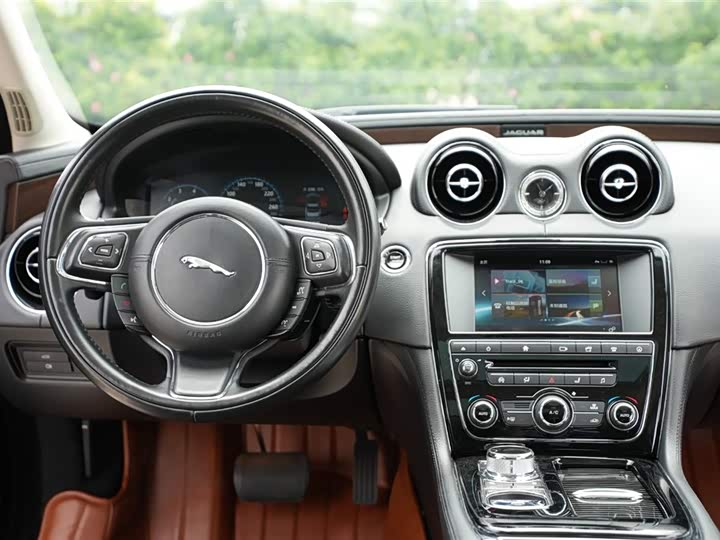 Jaguar XJ 2016 XJL 3.0 SC 2 WD — фото 16
