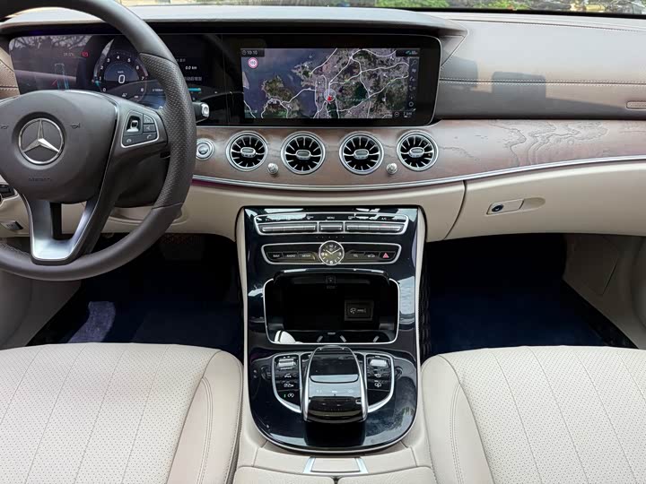 Mercedes-Benz E-Class 2018 E 300 L Luxury — фото 10