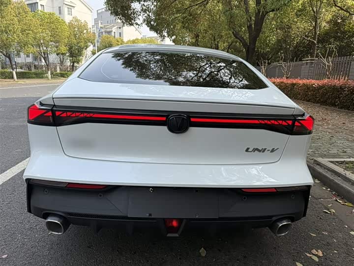 Changan UNI-V 2023 1.5 T — фото 24