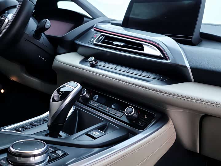 BMW i8 2014 Standard — фото 44