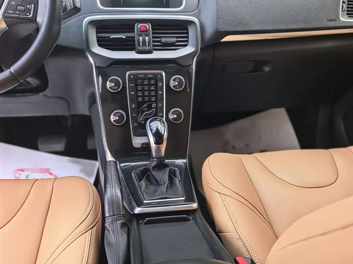 Volvo V40 2017 T 3 — фото 11