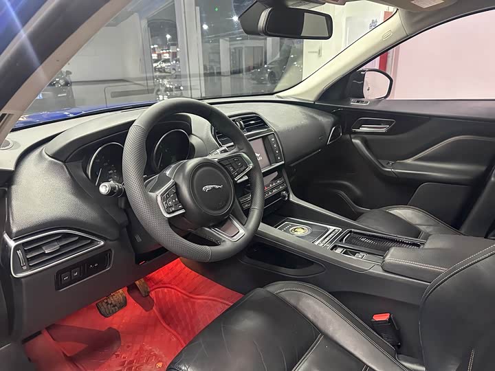 Jaguar F-PACE 2018 2.0 T 4 WDR-Sport — фото 7