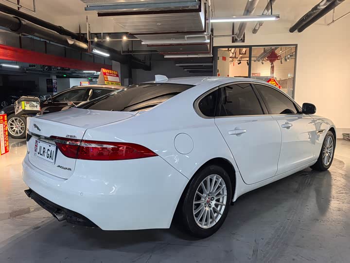 Jaguar XF 2016 XF 2.0 T 2 WD — фото 6