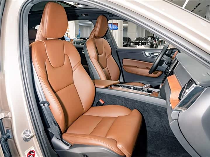 Volvo XC60 2025 B 5 4 WD — фото 19