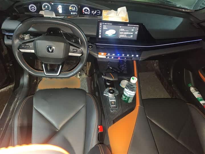 Changan UNI-V 2022 1.5 T Premium — фото 13