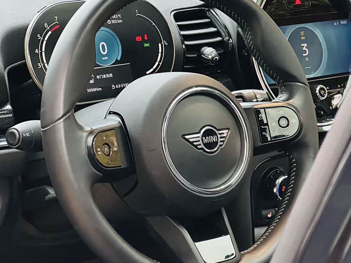 MINI Clubman — фото 10