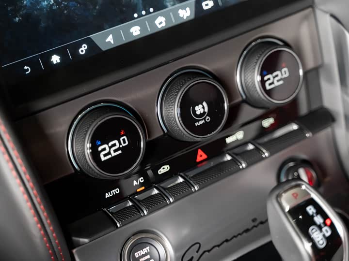 Jaguar F-TYPE 2024 P 300 75 — фото 14