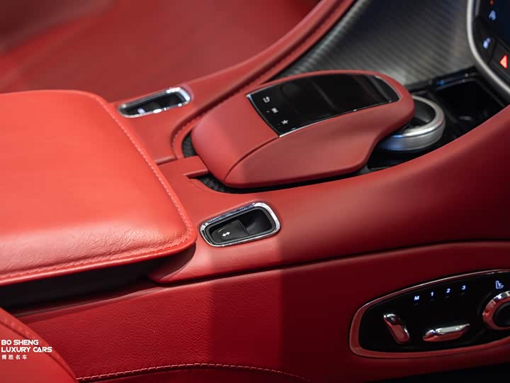 Aston Martin DB11 2019 4.0 T V 8 Volante — фото 43