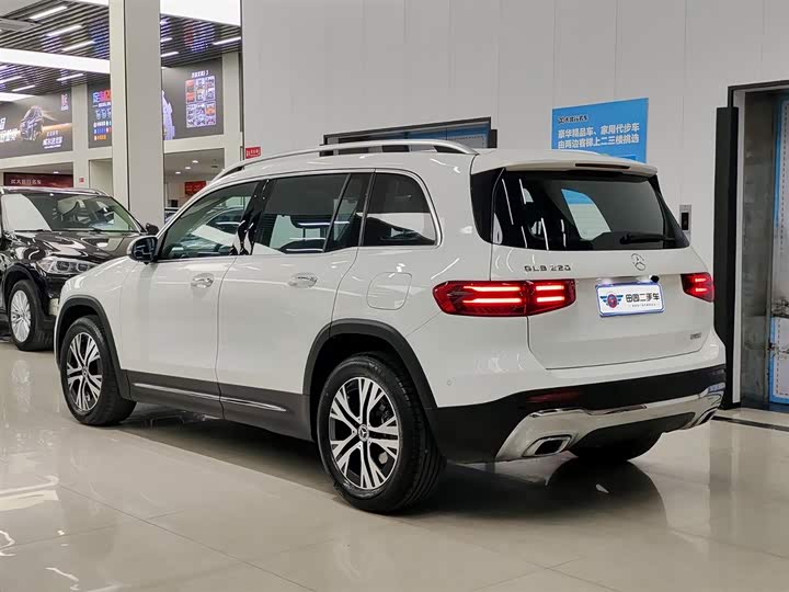 Mercedes-Benz GLB 2024 GLB 220 — фото 4