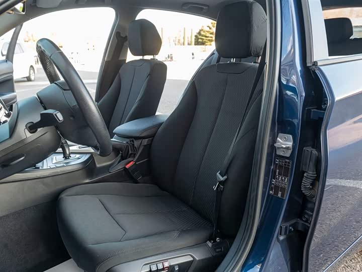 BMW 1-Series 2015 120i Leading — фото 35