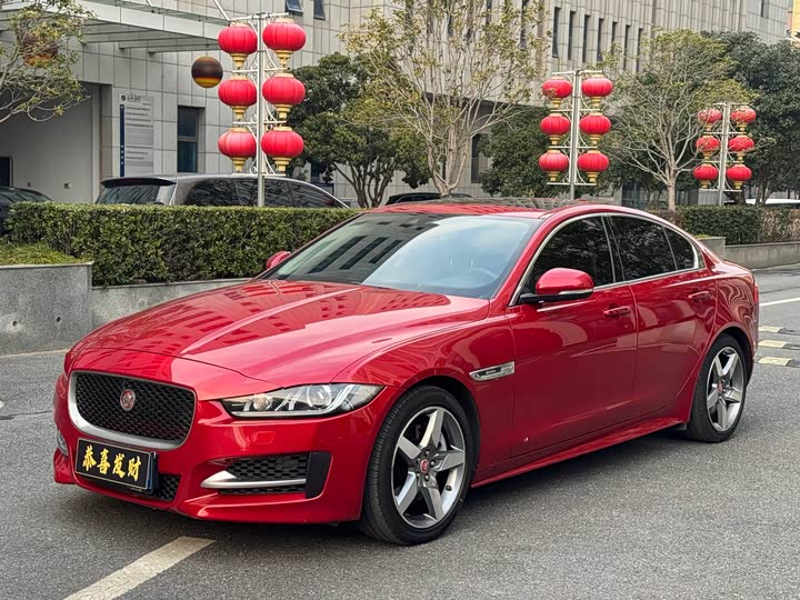 Jaguar XE 2015 2.0 T 200 PS R-Sport — фото 2