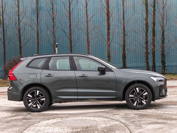 Volvo XC60 2026 B 5 4 WD — фото 6
