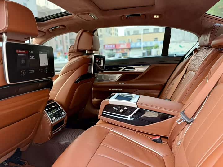 BMW 7-Series 2018 740 Li x Drive M — фото 6