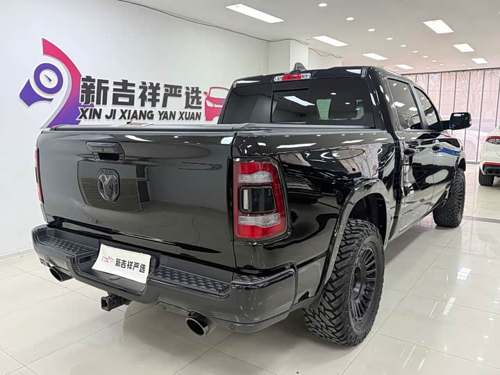 RAM Trucks 2020 1500 5.7 L — фото 17